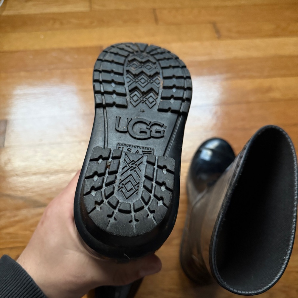 Girls Waterproof Ugg Boots - Picture 7 of 7